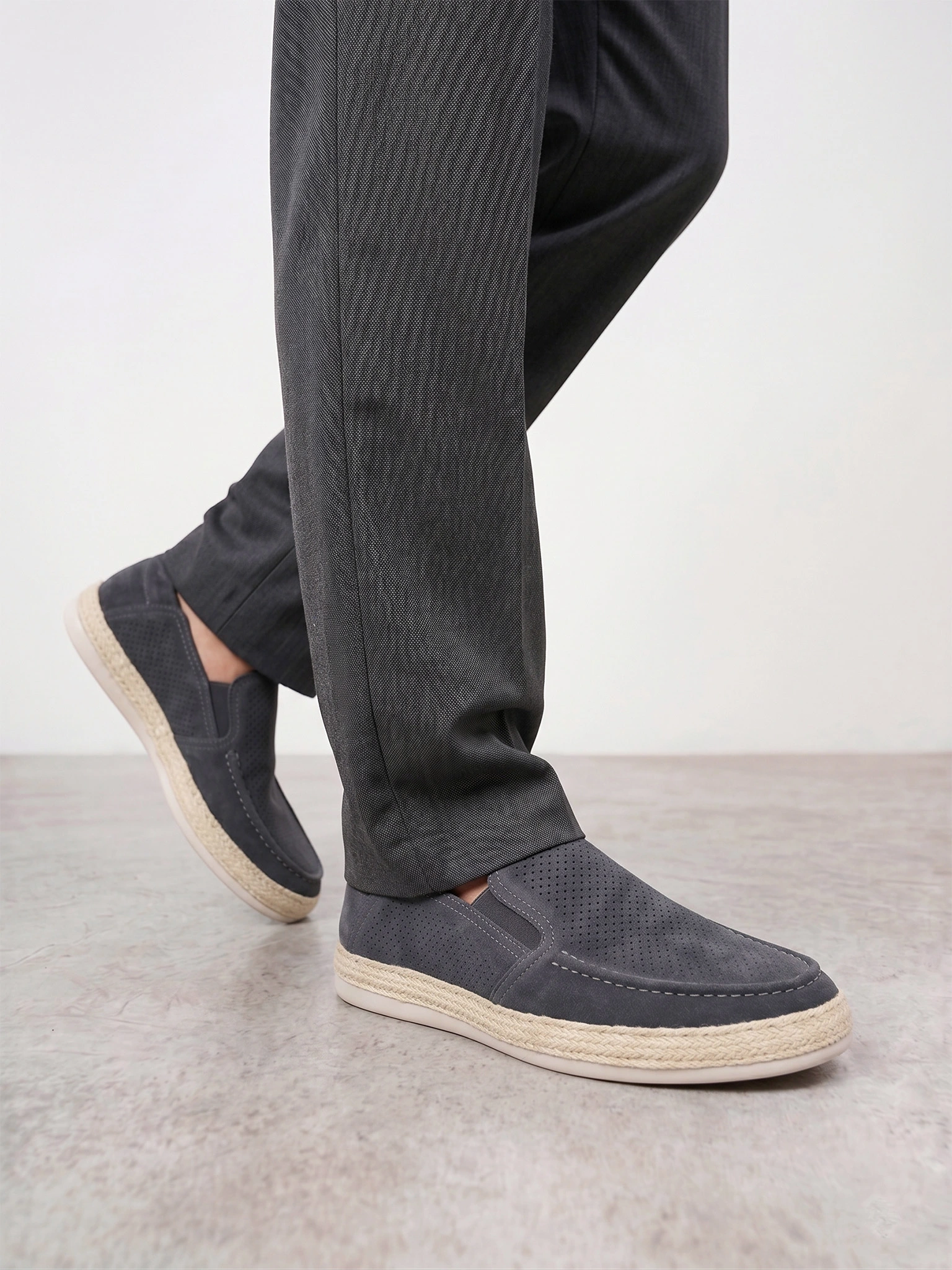 Мокасины темно-серого цвета с перфорацией на низкой подошве